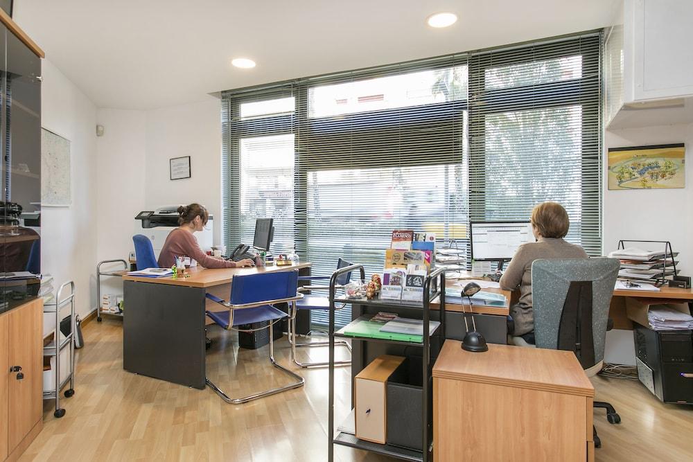 Apartments Sata Park Guell Area Барселона Екстериор снимка