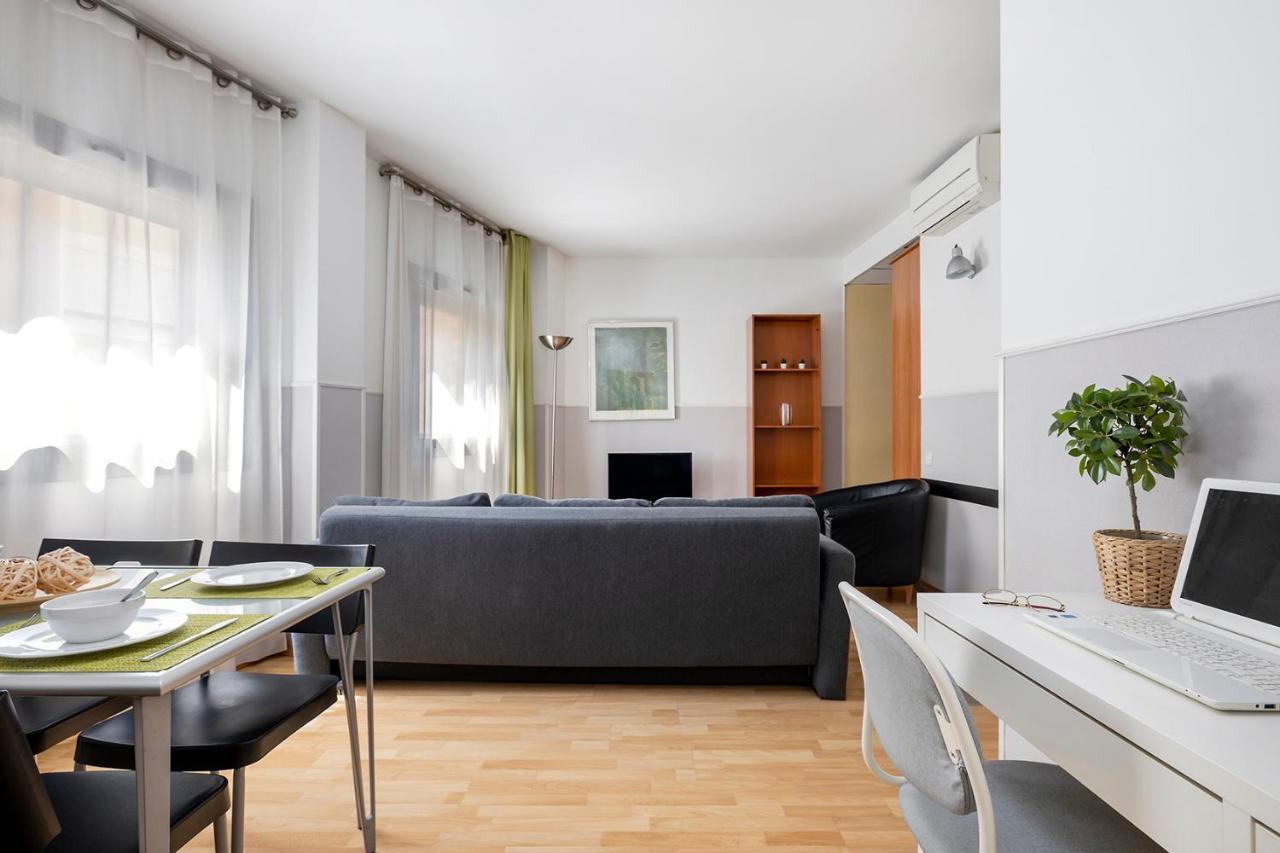 Apartments Sata Park Guell Area Барселона Екстериор снимка