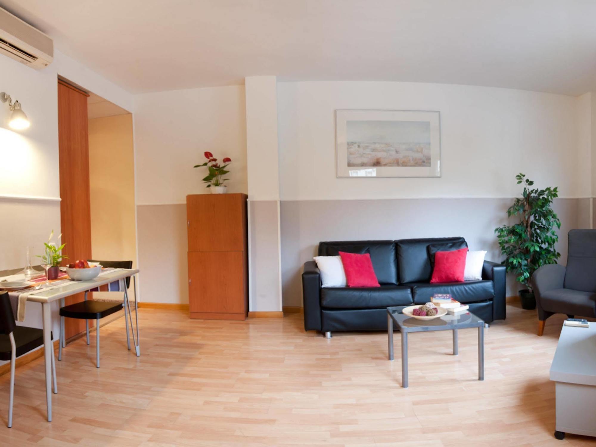 Apartments Sata Park Guell Area Барселона Екстериор снимка